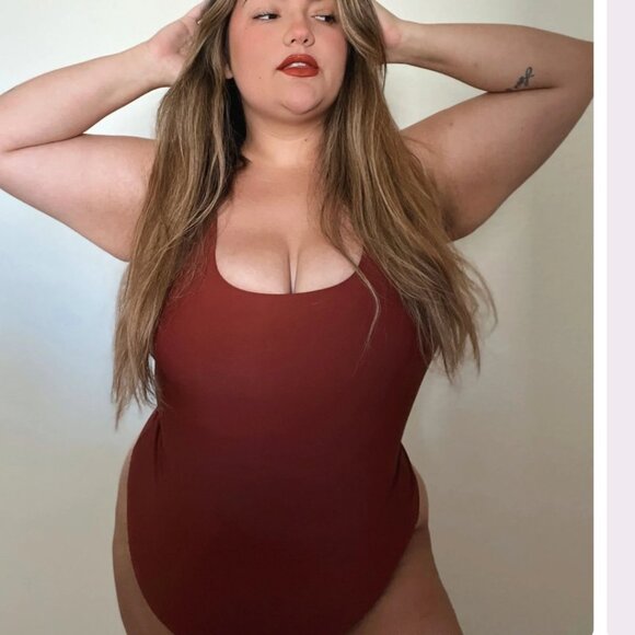 New Parade Red/Burgundy Scoop Neck BodySuit 2XL - Picture 1 of 2